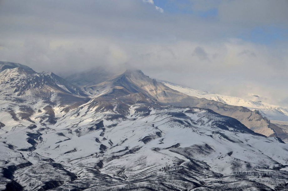 Три мощные фумаролы обнаружены на камчатском вулкане Шивелуч. Фото: Юрий Демянчук. Фотография 5