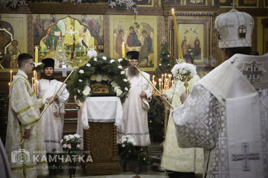Рождественская служба в соборе Святой Троицы на Камчатке (фоторепортаж). Фото: «Камчатка Сегодня» \ Игорь Сафончик. Фотография 41