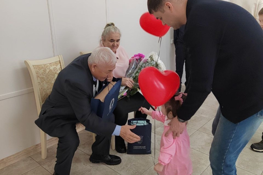 Любовь сквозь десятилетия: Камчатка чествовала бриллиантовых юбиляров. Фото: Агентство ЗАГС. Фотография 4