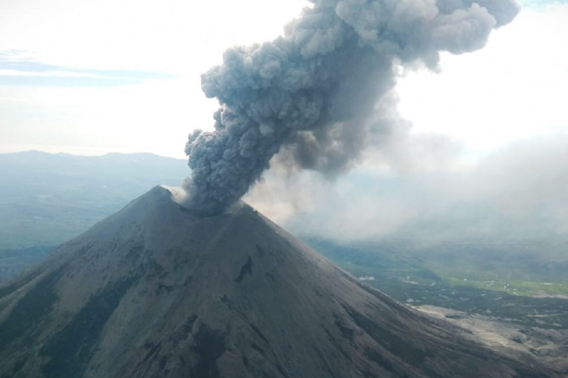 Карымский вулкан выбросил пепел на 1600 метров. Фото: kscnet.ru. Фотография 1