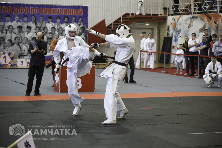 На Камчатке состоялся Чемпионат и первенство ДФО по каратэ-киокусинкай (фоторепортаж). Фото: «Камчатка Сегодня» \ Игорь Сафончик. Фотография 33