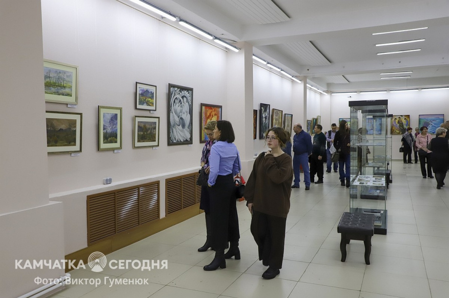 Открытие персональной юбилейной выставки Виталия Шохина «Мой вернисаж» на Камчатке. Фоторепортаж. Фото: Виктор Гуменюк\ИА "Камчатка". Фотография 7