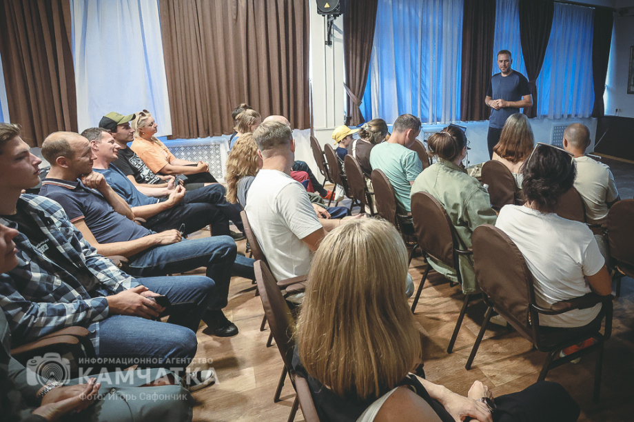 Российский мотопутешественник представил на Камчатке премьеру своего фильма о Командорах. Фото: «Камчатка Сегодня» \ Игорь Сафончик+. Фотография 35