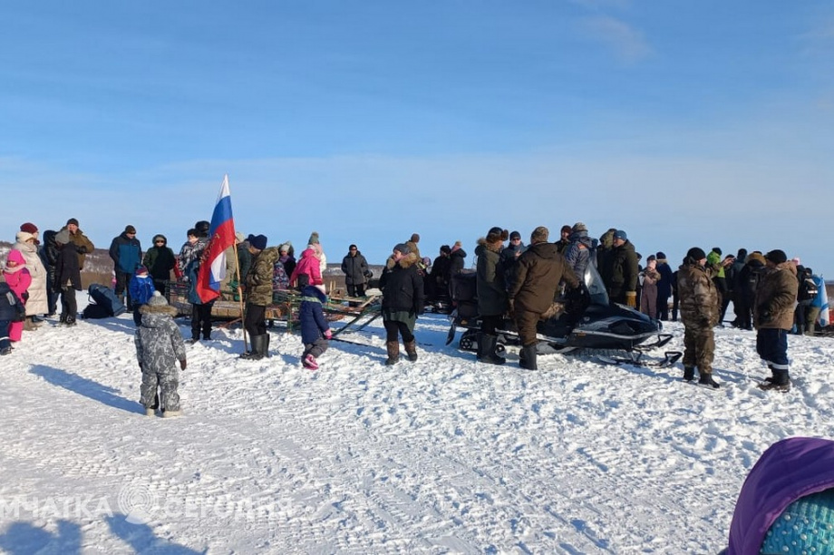 Жители села Седанка проводили своих земляков, вызвавшихся добровольцами на СВО. Фоторепортаж. фото: Светлана Захарова. Фотография 9
