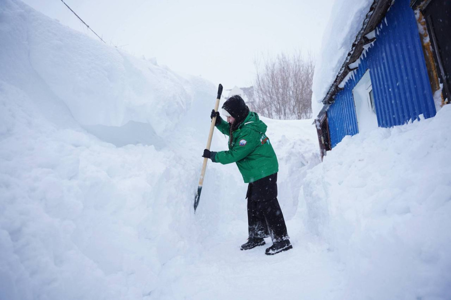 Тёплая помощь в снежном хаосе: камчатская молодежь взяла на себя заботу о самых уязвимых. Фото: kamgov.ru. Фотография 5