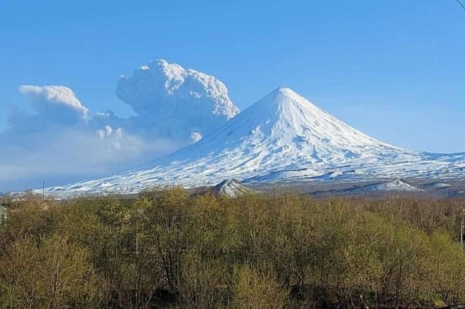 Вулкану Безымянный на Камчатке установили высший код авиаопасности. Фото: Геофизическая служба Камчатки . Фотография 4