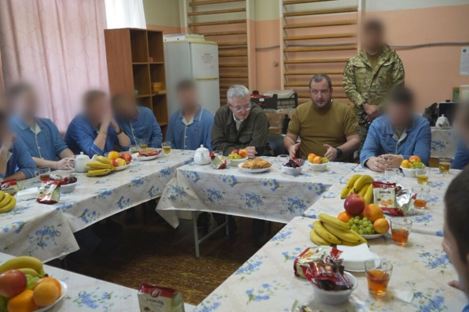 Губернатор Солодов навестил камчатских бойцов 40-й бригады морской пехоты. kamgov.ru. Фотография 1