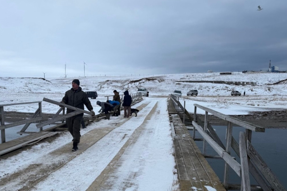 На Командорских островах ремонтируют аварийный мост. Фото: Алеутская окружная администрация. Фотография 1