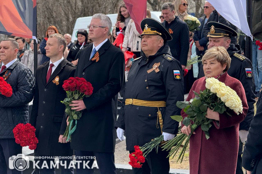 Камчатка почтила память героев Великой Отечественной возложением цветов. Фото: ИА "Камчатка". Фотография 7