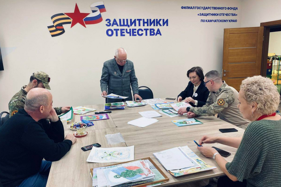Несколько общественно-патриотических акций в поддержку воинов СВО провели на Камчатке. Фото: t.me/zachitnikikamchatka. Фотография 7