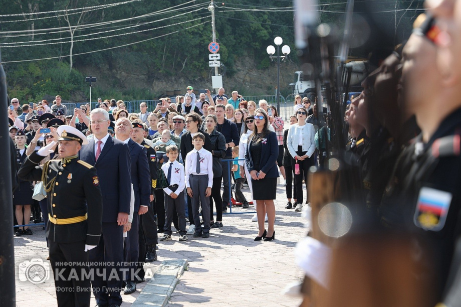 Триколор на главной площади Петропавловска-Камчатского - главный герой и триумфатор  . Фото: ИА «Камчатка» \ Виктор Гуменюк. Фотография 26