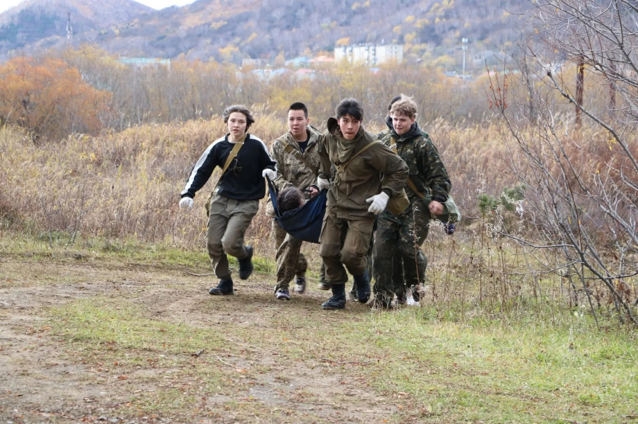 В Палане прошла военно-спортивная игра «Осенние зори». Фото: Клуб "Беркут". Фотография 3