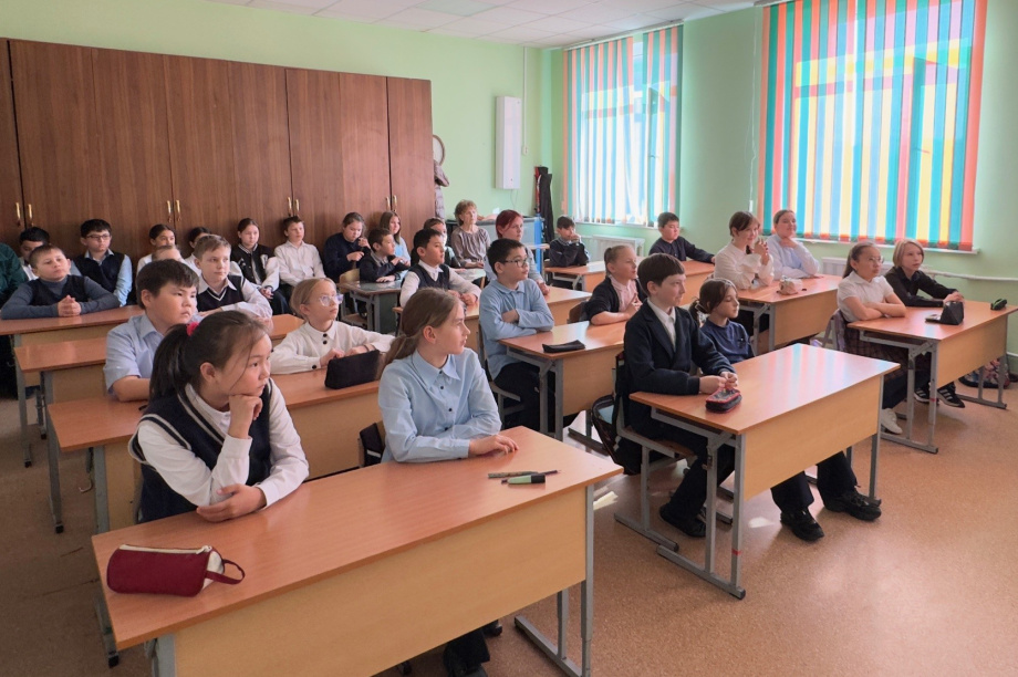 Камчатских школьников учили не попадаться на уловки мошенников в сети. . Фотография 4