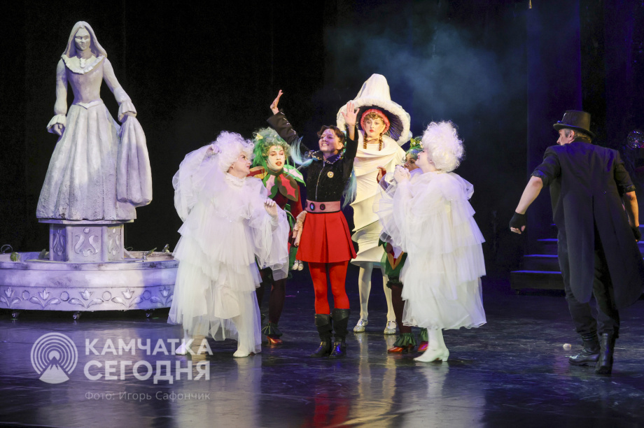 Пятьсот детей побывали на Губернаторской ёлке на Камчатке. Фото: ИА «Камчатка»/Игорь Сафончик. Фотография 73