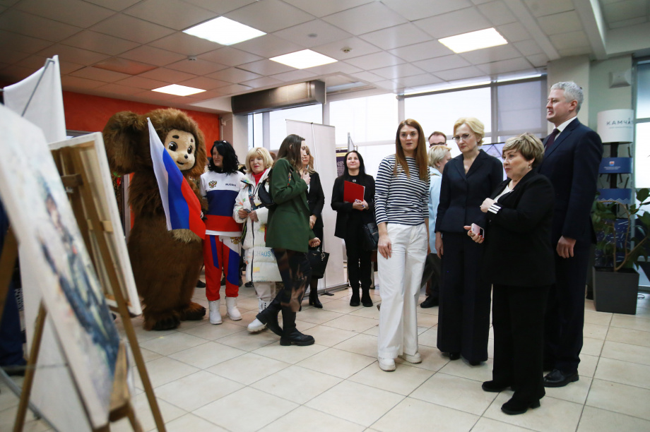 Сергей Меркулов выразил признательность Ирине Яровой от имени камчатских военнослужащих СВО. Фото: kamgov.ru. Фотография 5