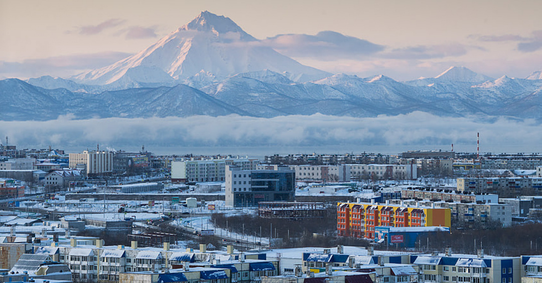 Петропавловск камчатский городские муниципальные округа. Столица Камчатки. Елизово Камчатский край. Камчатка зимой. Камчатка сейчас.