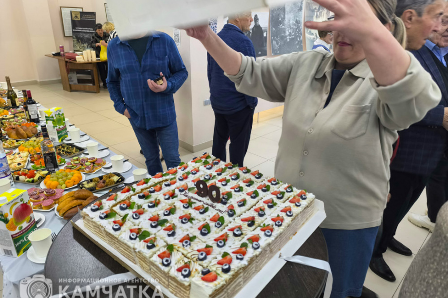 Известный камчатский фотограф Игорь Вайнштейн отметил свой 90-летний юбилей открытием выставки. Фото: ИА «Камчатка» \ Игорь Сафончик. Фотография 42