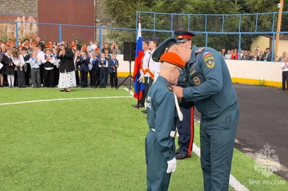 Шестиклассник из Петропавловска награждён медалью МЧС за спасение ребёнка. Фото: ГУ МЧС России по Камчатскому краю