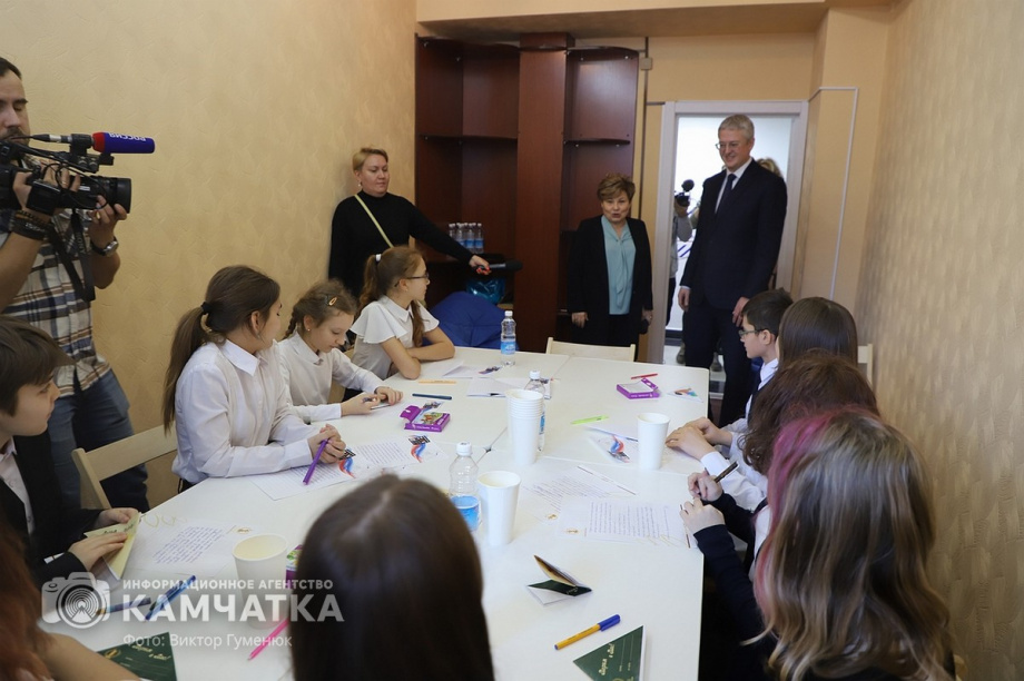 Штаб общественной поддержки открыт в краевой столице Камчатки. Фото:Виктор Гуменюк. Фотография 84