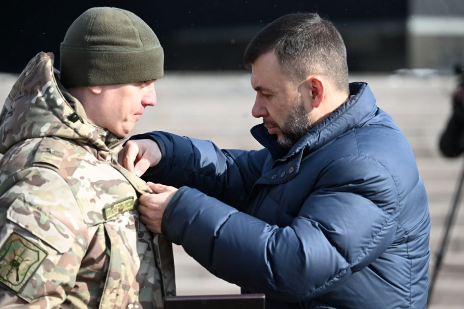 Камчатским бойцам 40-й отдельной гвардейской бригады морской пехоты вручены высшие награды за мужество и героизм. . Фотография 8