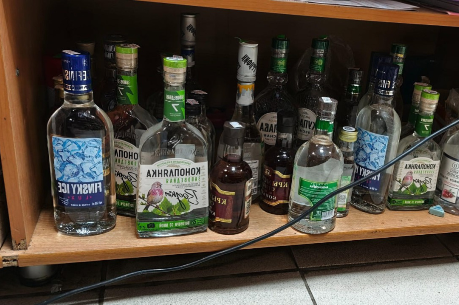 Полиция поймала камчатского коммерсанта на продаже алкоголя без лицензии. Фото: УМВД России по Камчатскому краю