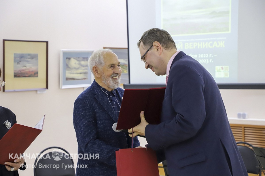 Открытие персональной юбилейной выставки Виталия Шохина «Мой вернисаж» на Камчатке. Фоторепортаж. Фото: Виктор Гуменюк\ИА "Камчатка". Фотография 37