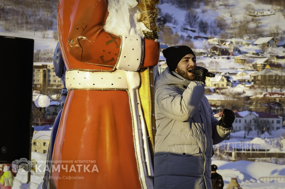 В Петропавловске-Камчатском продолжаются новогодние развлечения (фоторепортаж). Фото: «Камчатка Сегодня» \ Игорь Сафончик. Фотография 47