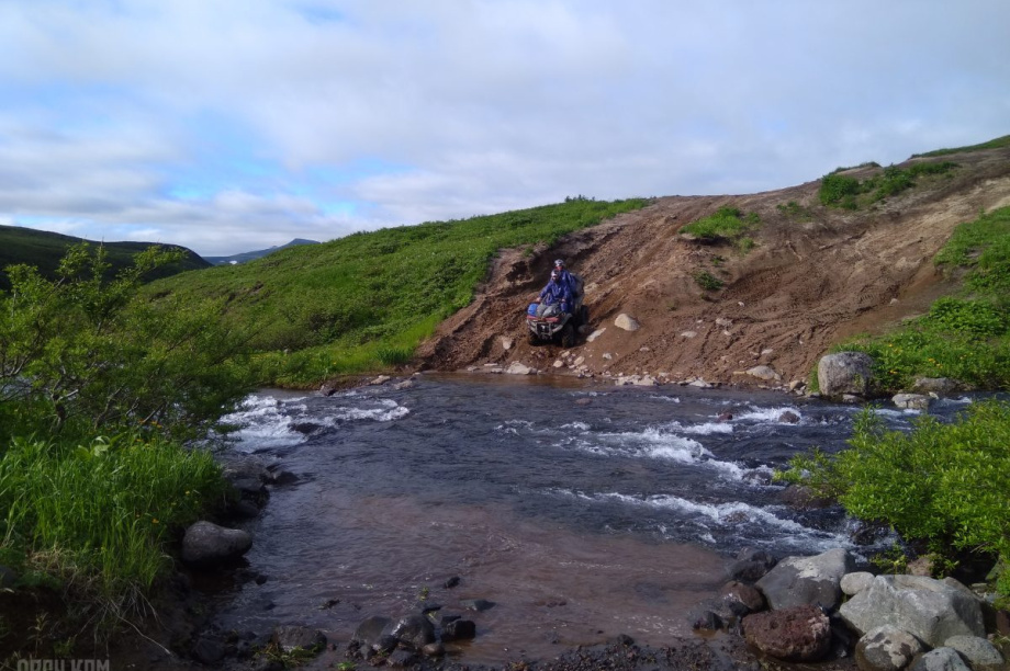 Спасатели и врачи спешат на помощь туристу на Камчатке. Фото: openkam.ru