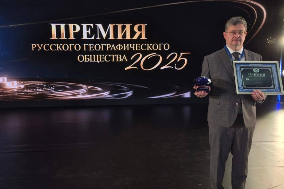 Камчатский «Огненный лис» получил премию Русского географического общества. Фото: телеграм-канал Шпиленок Фильм. Фотография 2