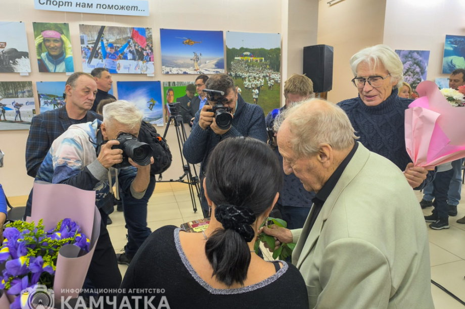 Известный камчатский фотограф Игорь Вайнштейн отметил свой 90-летний юбилей открытием выставки. Фото: ИА «Камчатка» \ Игорь Сафончик. Фотография 36