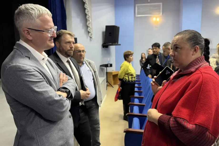 Губернатор Владимир Солодов встретился с жителями Елизовского округа . . Фотография 1