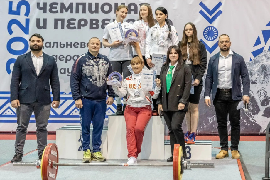На Камчатке прошел чемпионат ДФО по пауэрлифтингу. Фото организаторов. Фотография 4