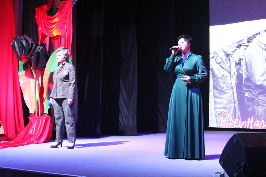 «Время выбрало вас»: фестиваль, который соединил поколения под аккорды гитар. . Фотография 3