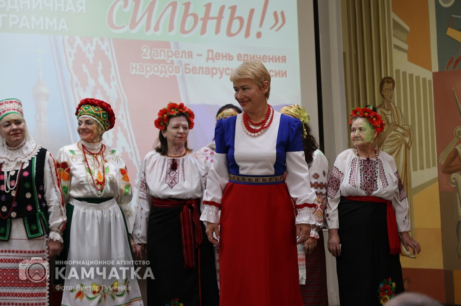 Праздничная программа «Единством сильны!» (фоторепортаж из библиотеки им. С.П. Крашенинникова). Фото: ИА «Камчатка» \ Виктор Гуменюк. Фотография 49