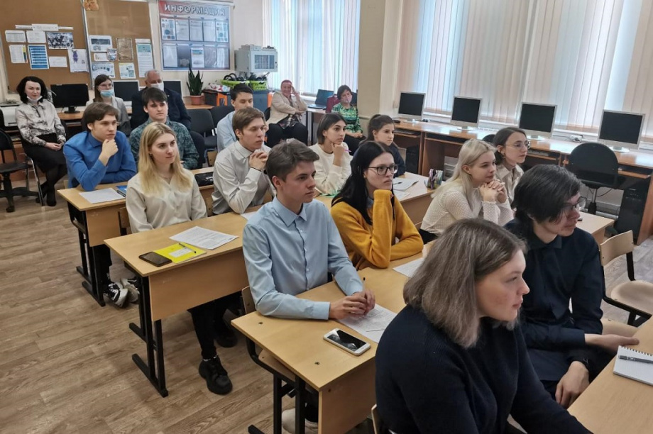Открытый «Урок цифры» прошёл для учеников школы №28 Петропавловска. Фото: kamgov.ru. Фотография 1