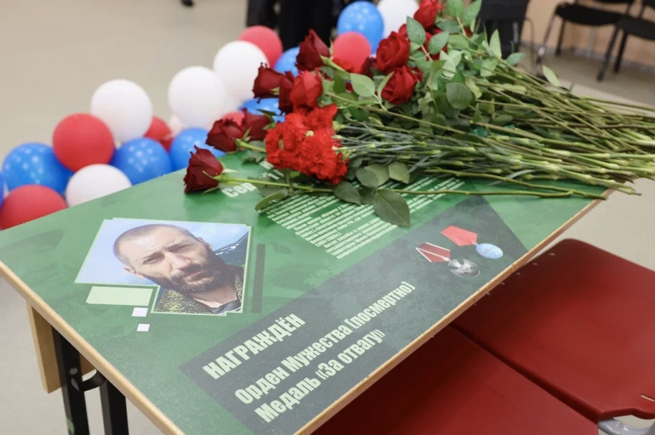 Парту Героя Сергея Яковлева открыли в камчатской школе. Администрация Елизовского МО. Фотография 1