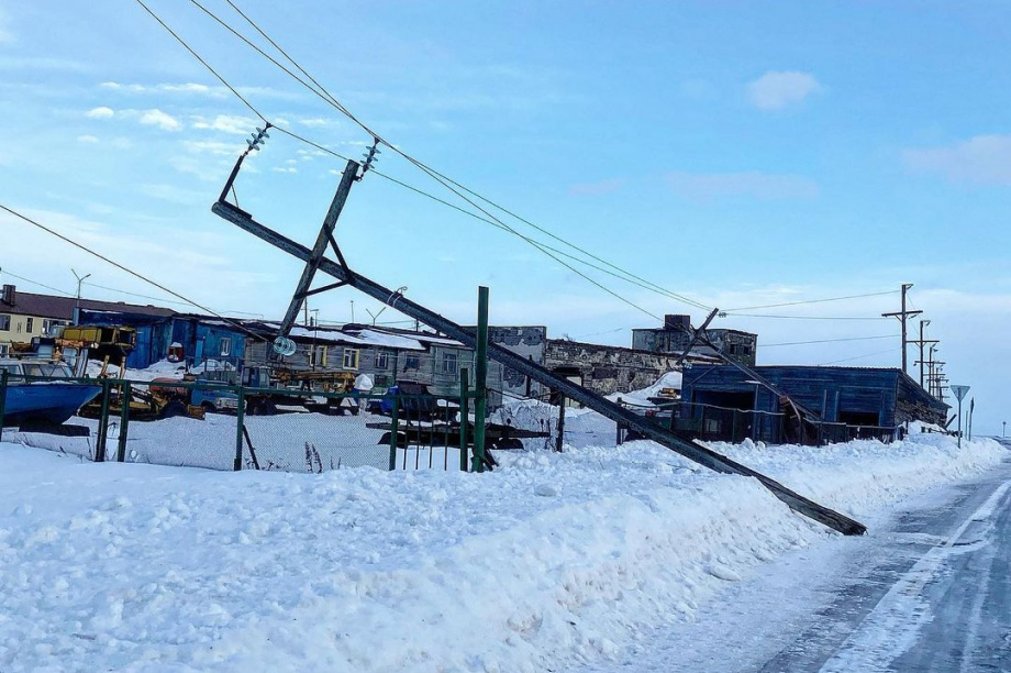 Опоры ЛЭП упали в Усть-Камчатске из-за циклона. Фото: информационный медиацентр . Фотография 10