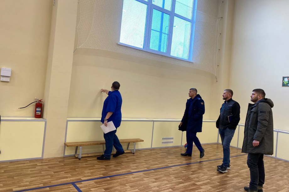 Недоделанная школа, отсутствие уличного освещения и бездорожье. Прокурор посетил Усть-Большерецкий район. Фото: прокуратура Камчатского края