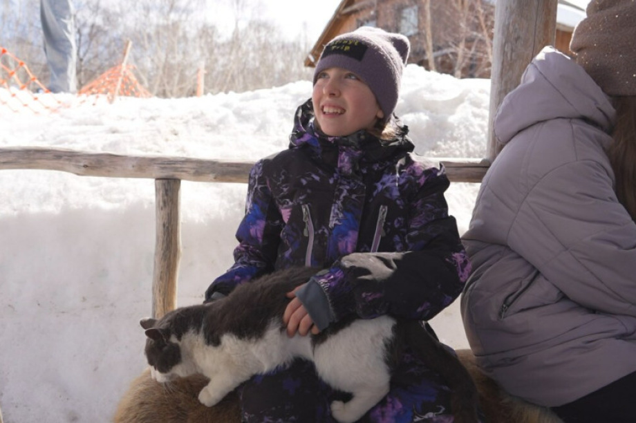 Для камчатских детей участников СВО устроили экскурсию в питомник «Снежные псы». Фото с сайта  kamgov.ru. Фотография 5