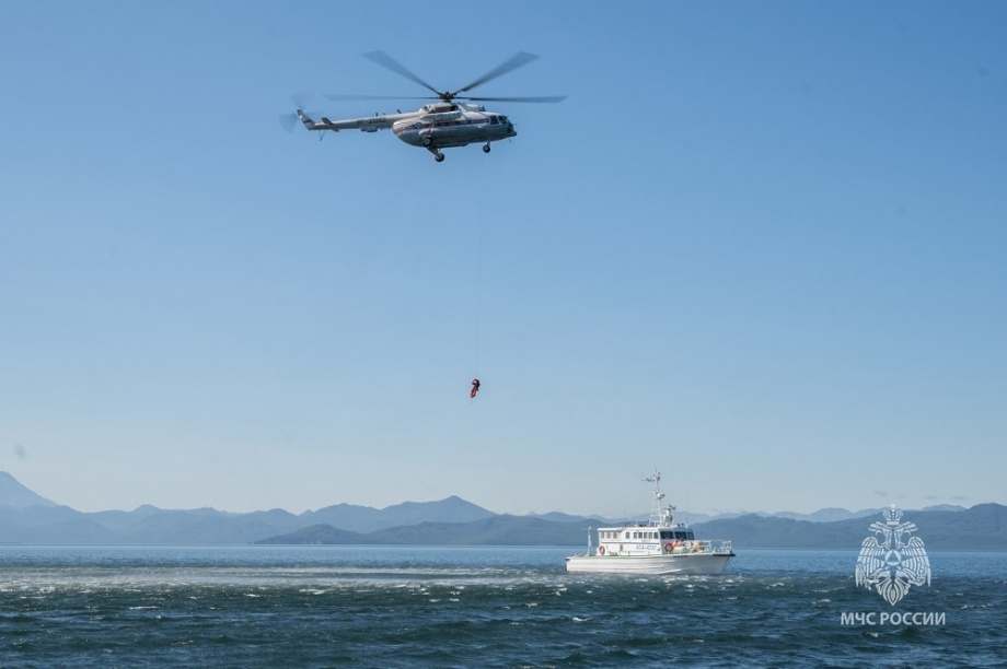 Учения МЧС: На Камчатке потерпело крушение рыболовецкое судно. Фото: 41.mchs.gov.ru. Фотография 1
