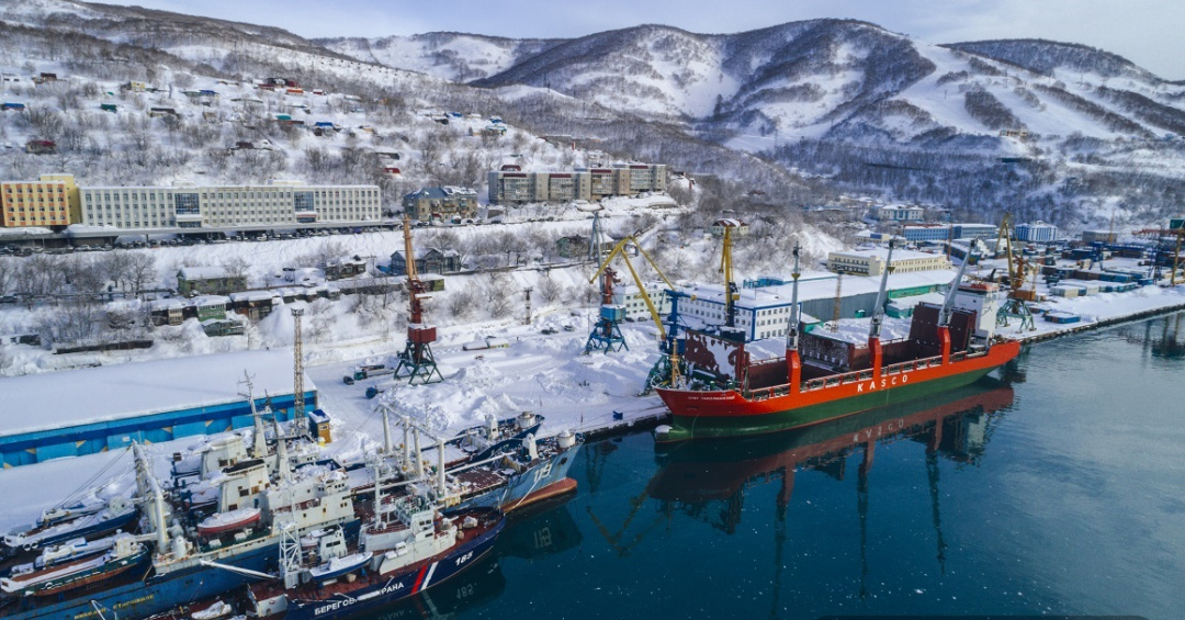 Пароходы петропавловска камчатского. Камчатское Морское пароходство Петропавловск-Камчатский. Камчаттралфлот Петропавловск-Камчатский. КМП Камчатское Морское пароходство. Петропавловск-Камчатская судоходная компания.