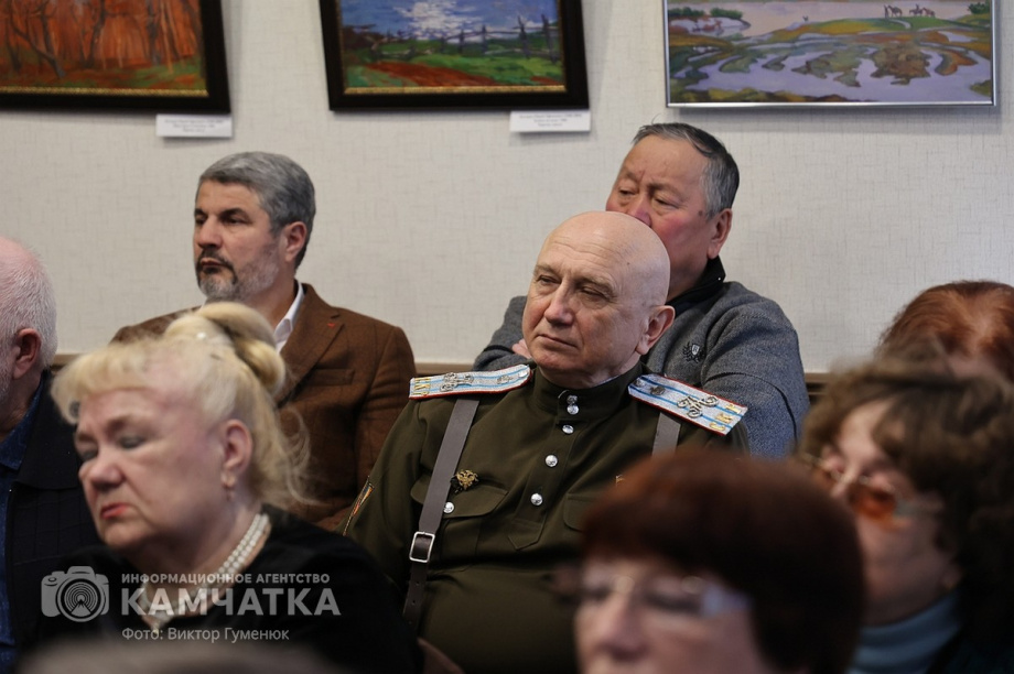Камчатский журналист и писатель Михаил Жилин представил новую книгу. Фото: ИА «Камчатка» \ Виктор Гуменюк. Фотография 24