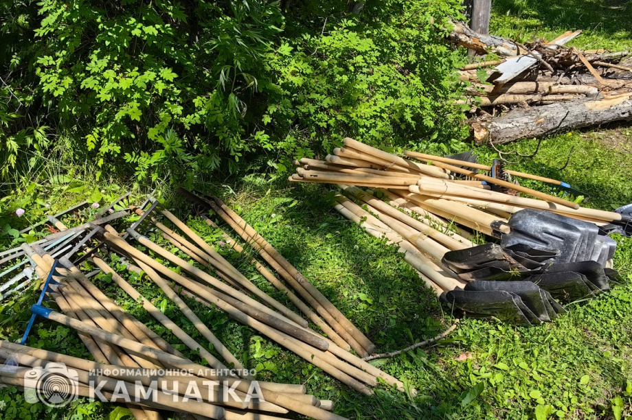Молодежный субботник прошел в детском парке Петропавловска. фото: ИА "Камчатка". Фотография 19