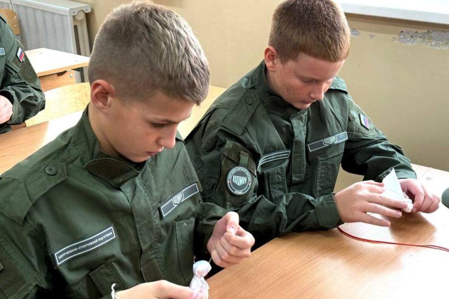 Тысячи оберегов для участников СВО изготовили курсанты Центра «Воин». Фото: kamgov.ru. Фотография 1