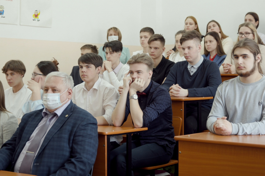 Школьникам Петропавловска рассказали об устройстве современного цифрового производства. Фото: kamgov.ru. Фотография 2