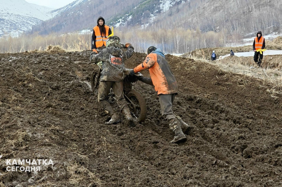 На Камчатке прошёл мотокросс «Гонка героев» (фоторепортаж). ИА Камчатка. Фотография 24