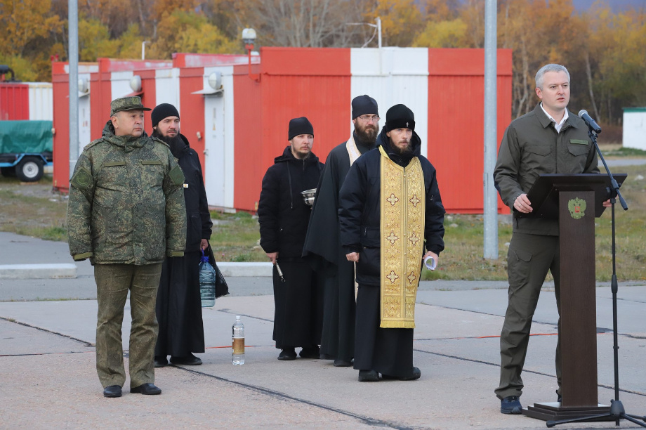 Мобилизованных жителей Камчатки торжественно проводили к месту несения службы. Фото: Виктор Гуменюк. Фотография 22