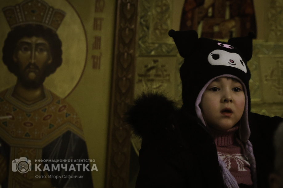 Рождественская служба в соборе Святой Троицы на Камчатке (фоторепортаж). Фото: «Камчатка Сегодня» \ Игорь Сафончик. Фотография 34