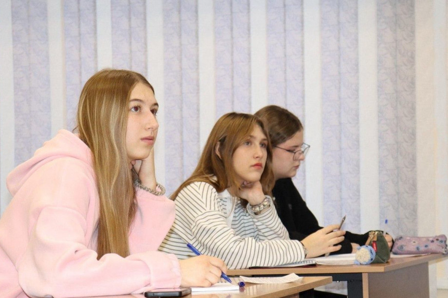 Камчатские школьники готовятся к Всероссийской олимпиаде знаний. Фото: Министерство образования Камчатского края. Фотография 5