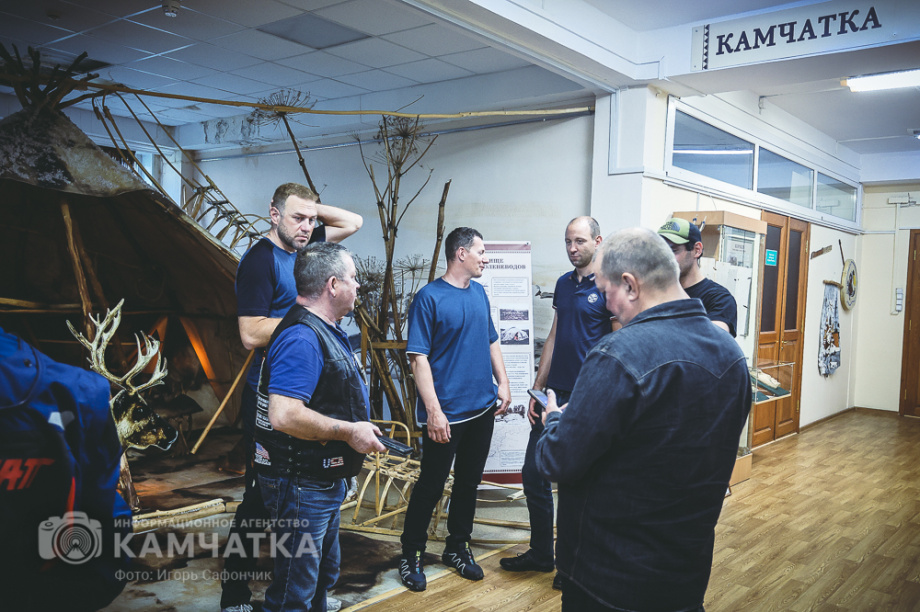 Российский мотопутешественник представил на Камчатке премьеру своего фильма о Командорах. Фото: «Камчатка Сегодня» \ Игорь Сафончик+. Фотография 4